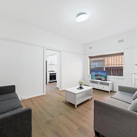 Burwood City Newly Renovated 2 Bed 2 Bath Free Private Parking Big Apt Sydney Exteriér fotografie