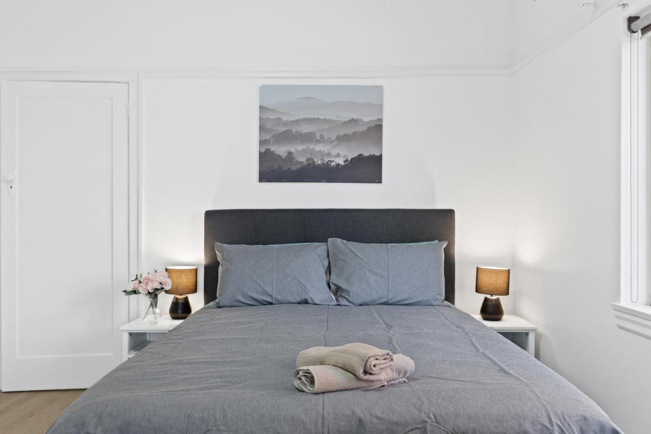 Burwood City Newly Renovated 2 Bed 2 Bath Free Private Parking Big Apt Sydney Exteriér fotografie