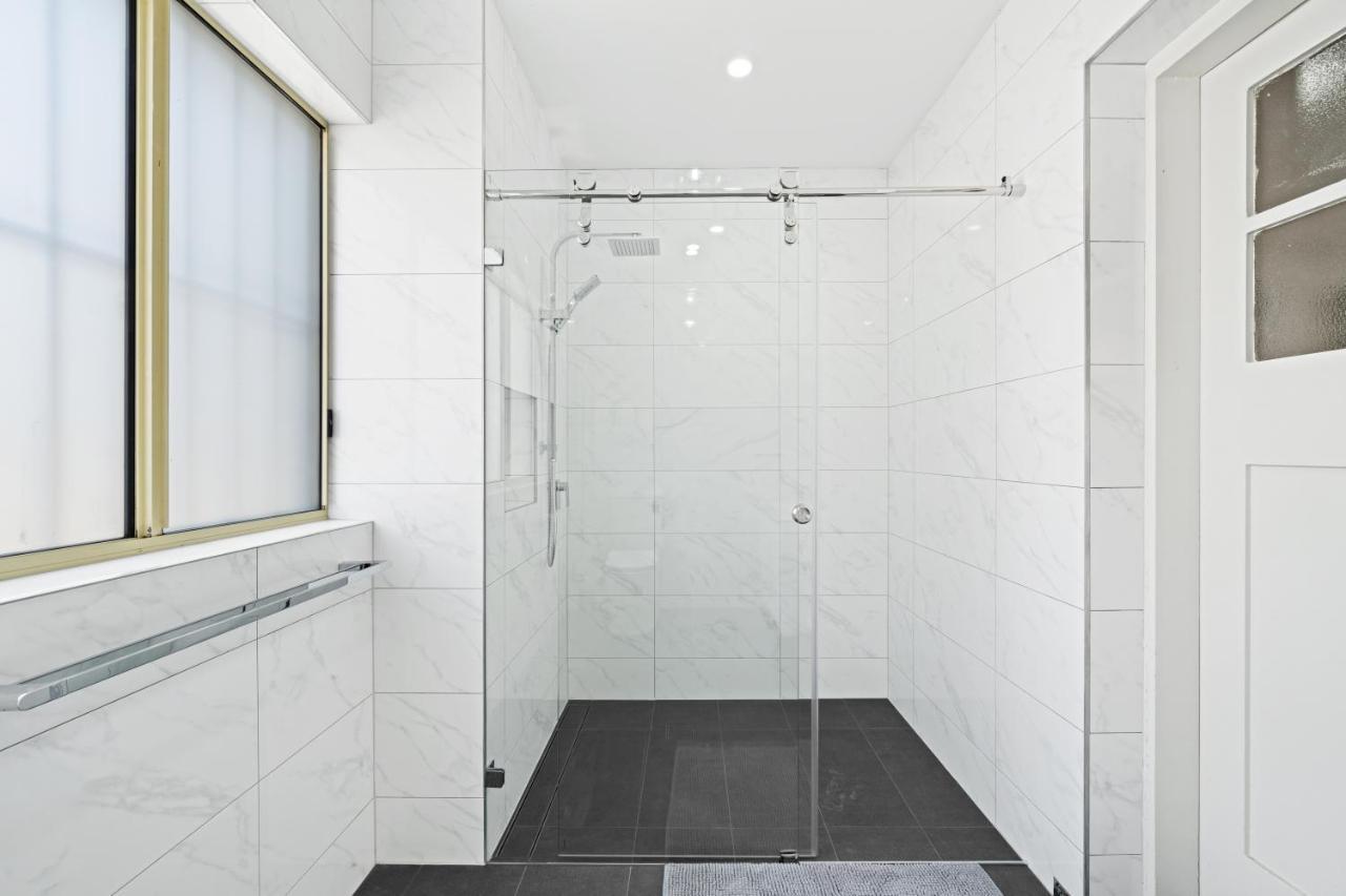 Burwood City Newly Renovated 2 Bed 2 Bath Free Private Parking Big Apt Sydney Exteriér fotografie